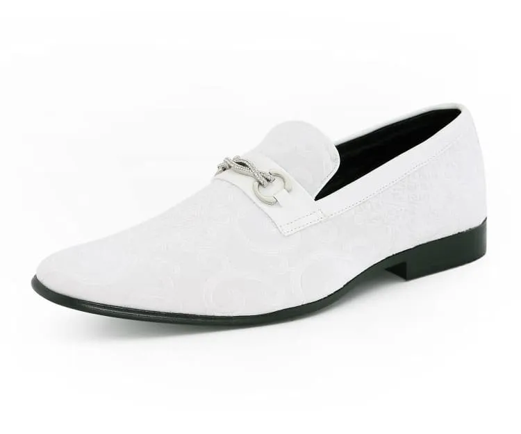 Amali Throne White Men’s Velvet Loafers With Paisley Pattern