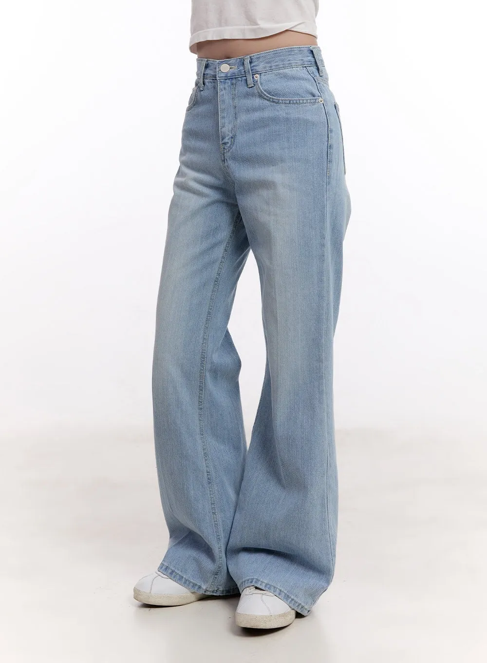 Daniella Relaxed-Fit Flared Jeans CM526