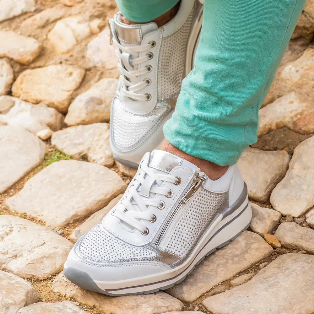 Lace-Up Leather Trainers - BRK35087 / 322 550